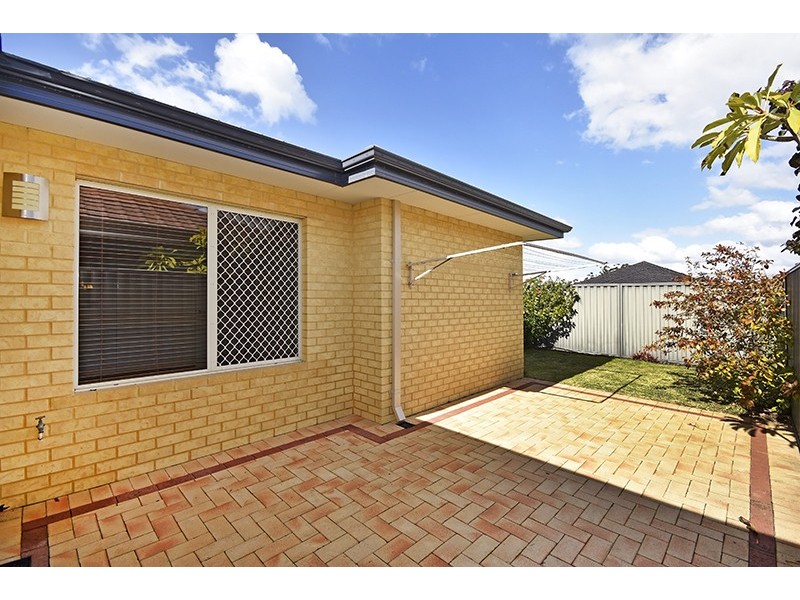 15 Koroit Way, Aveley WA 6069
