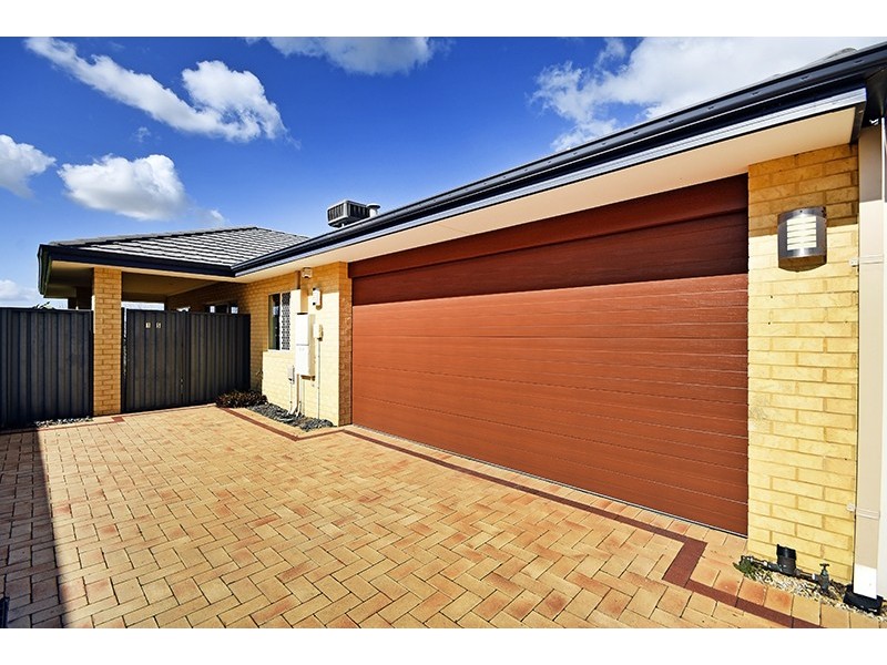 15 Koroit Way, Aveley WA 6069