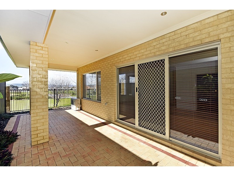 15 Koroit Way, Aveley WA 6069