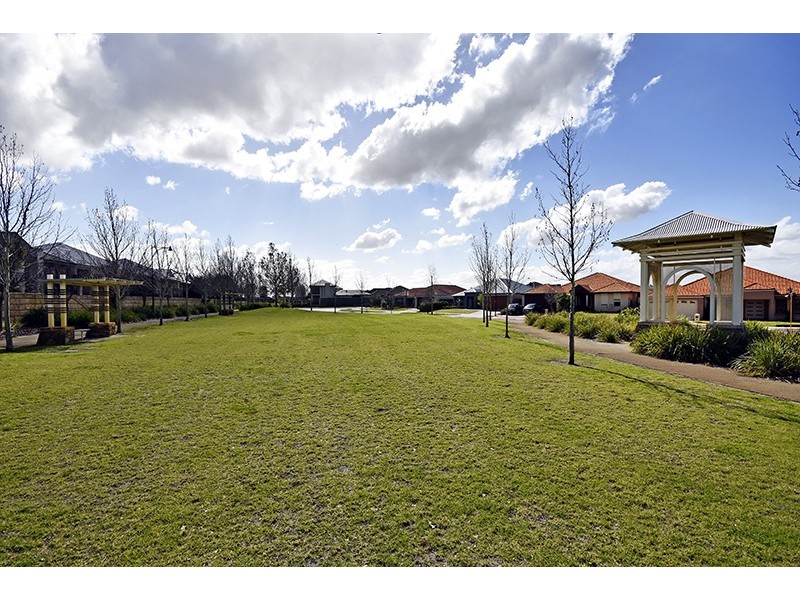 15 Koroit Way, Aveley WA 6069