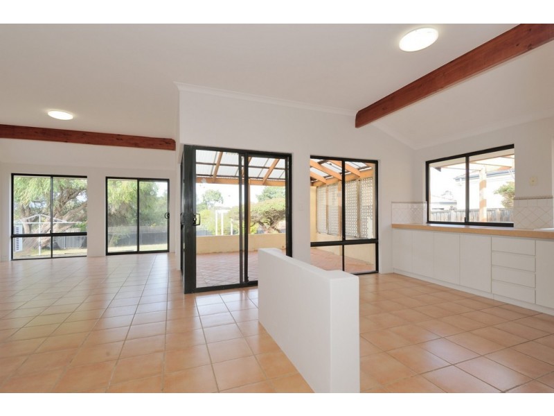 11 Fantail Crescent, Ellenbrook WA 6069