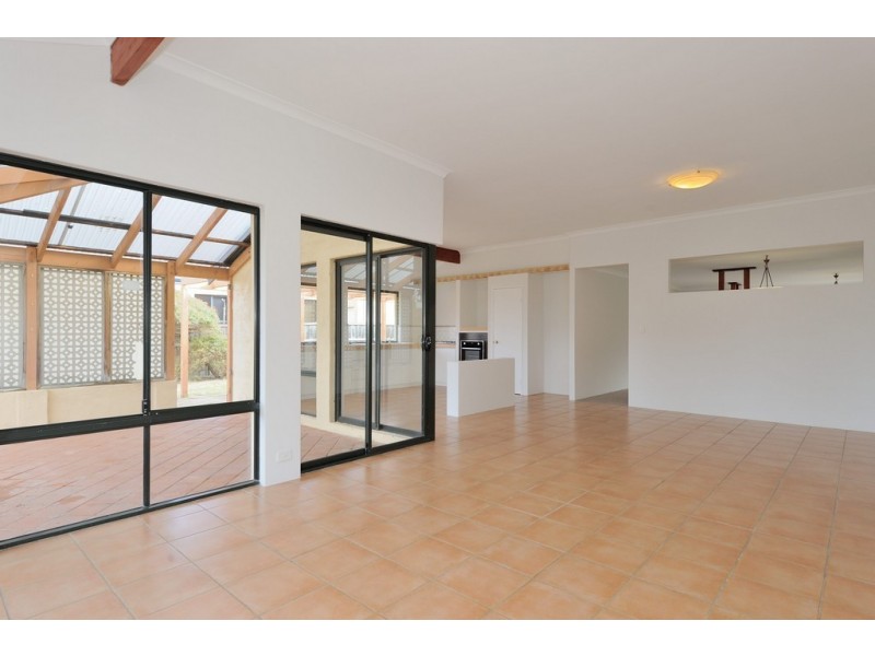 11 Fantail Crescent, Ellenbrook WA 6069