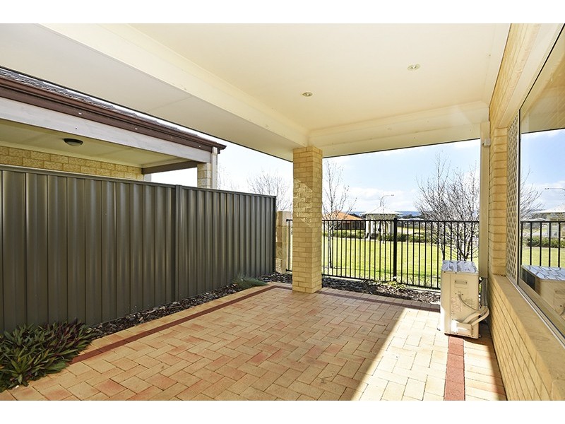 15 Koroit Way, Aveley WA 6069