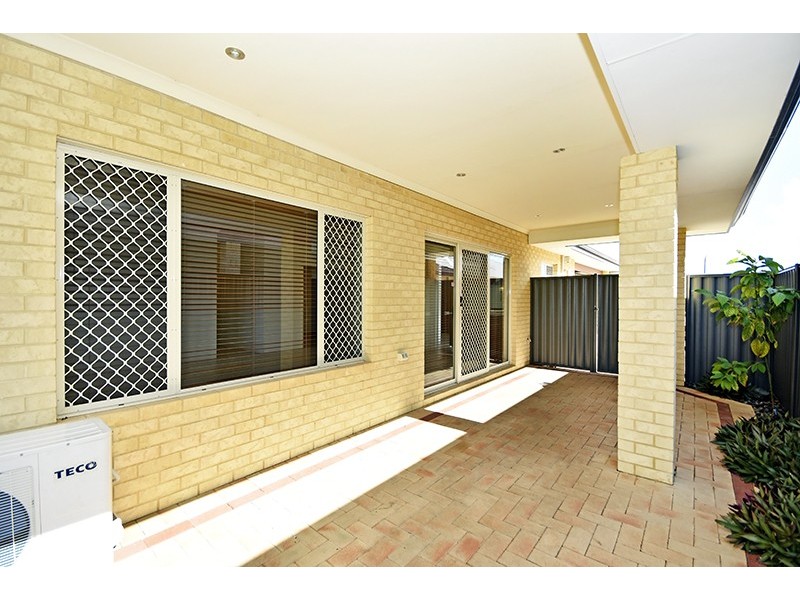 15 Koroit Way, Aveley WA 6069