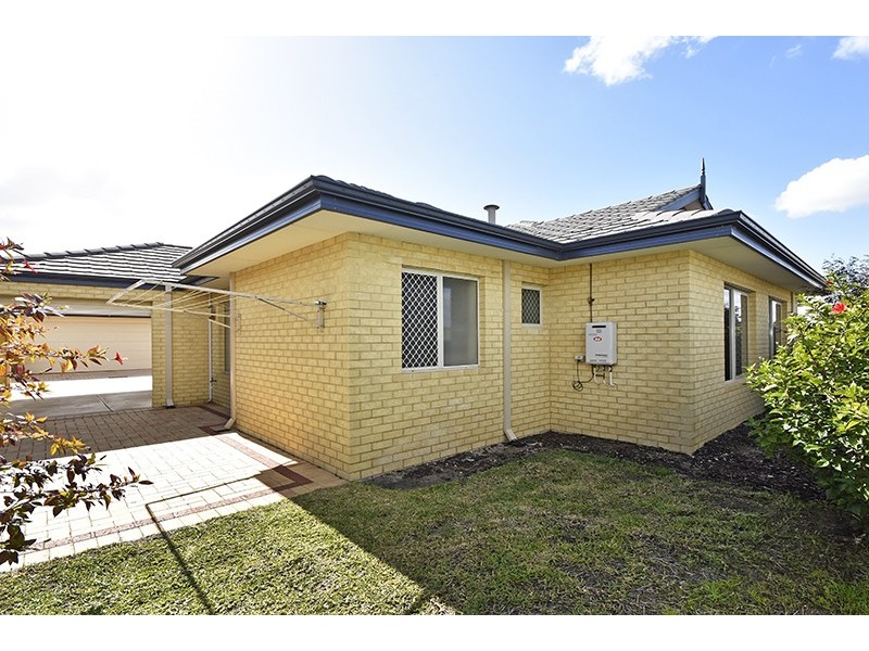 15 Koroit Way, Aveley WA 6069