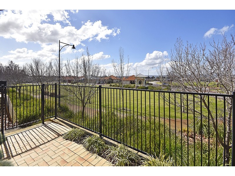 15 Koroit Way, Aveley WA 6069