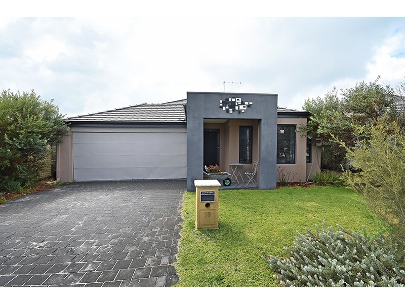 18 Helms Loop, Ellenbrook WA 6069