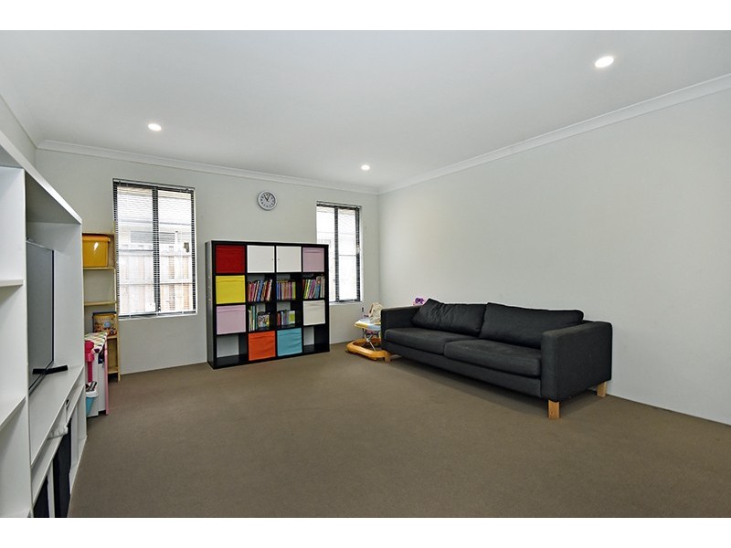 18 Helms Loop, Ellenbrook WA 6069