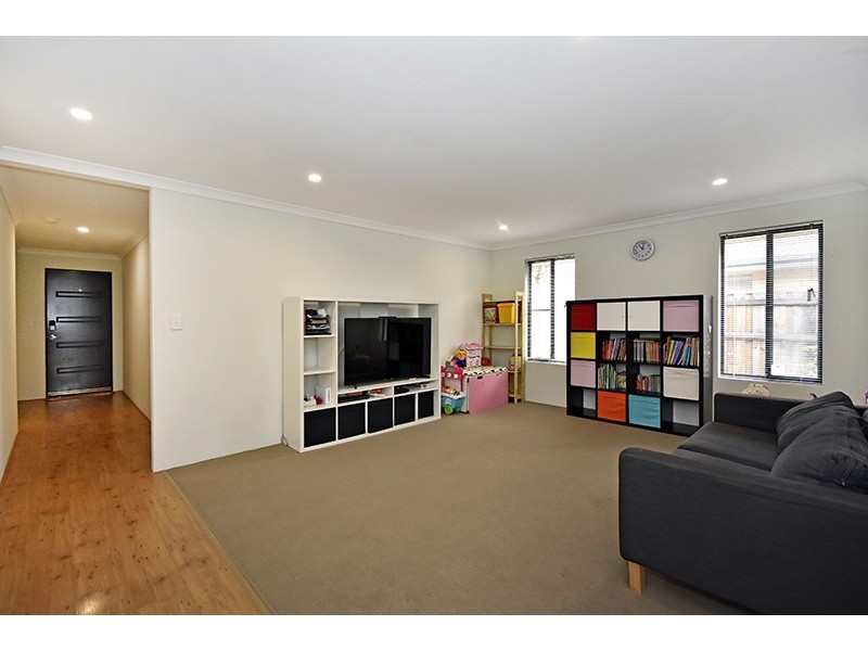 18 Helms Loop, Ellenbrook WA 6069