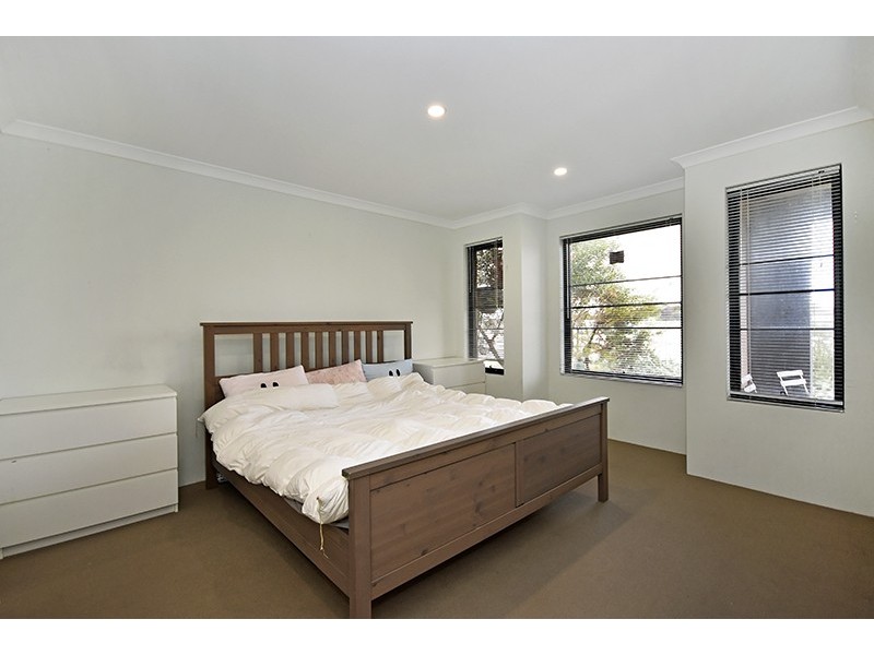 18 Helms Loop, Ellenbrook WA 6069