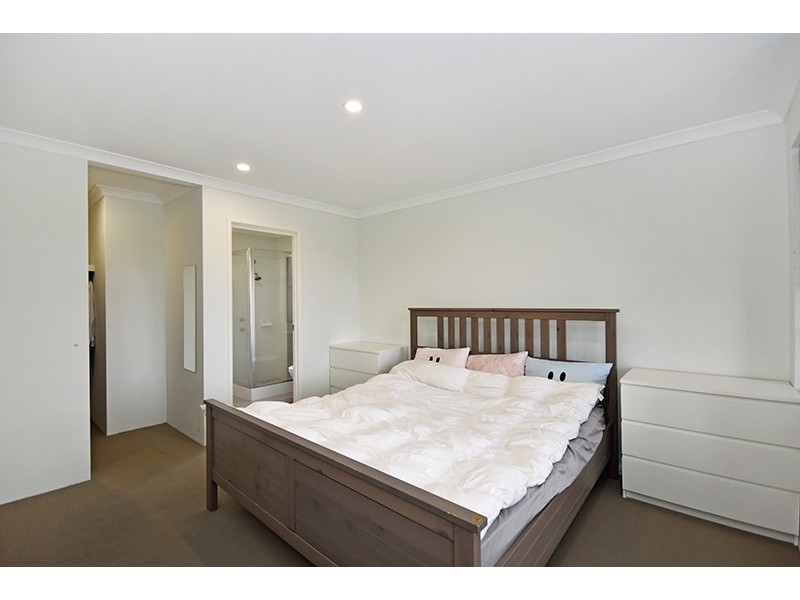 18 Helms Loop, Ellenbrook WA 6069