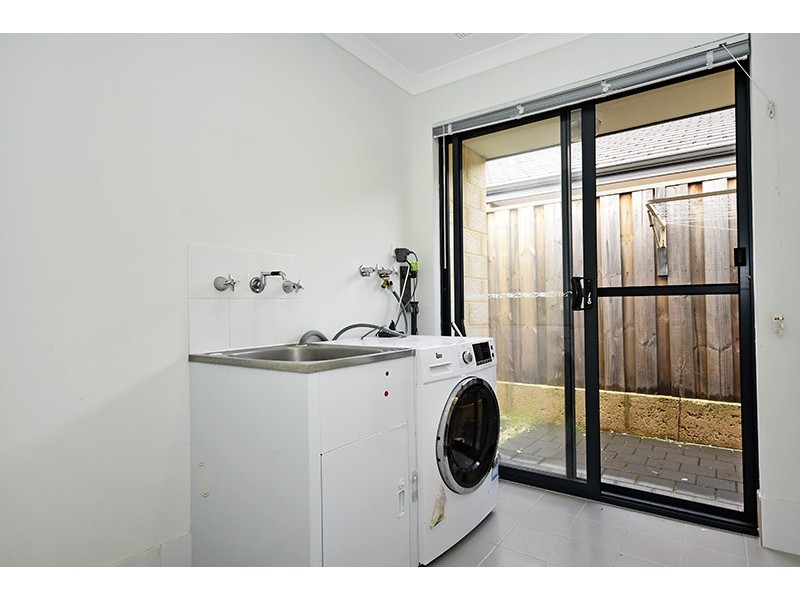 18 Helms Loop, Ellenbrook WA 6069