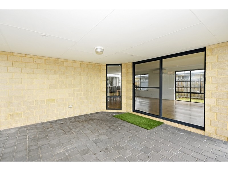 18 Helms Loop, Ellenbrook WA 6069