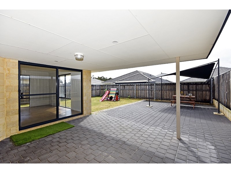 18 Helms Loop, Ellenbrook WA 6069