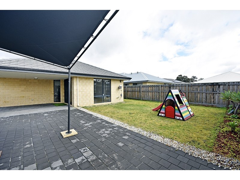 18 Helms Loop, Ellenbrook WA 6069