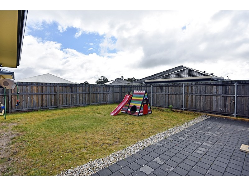 18 Helms Loop, Ellenbrook WA 6069