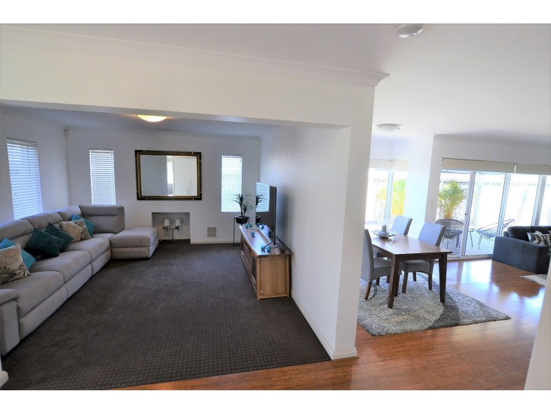 9 Harman Place, Aveley WA 6069