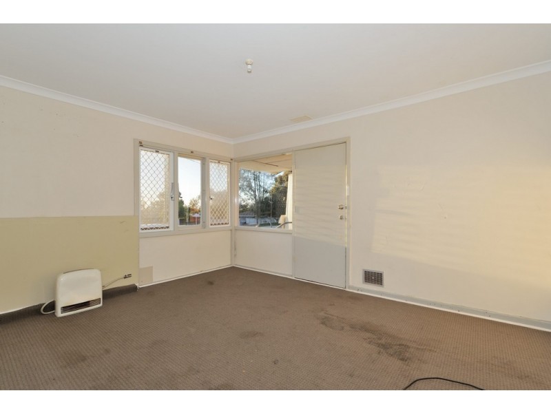 26 Banjine Road, Koongamia WA 6056