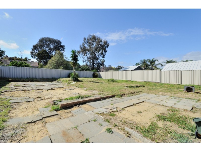 26 Banjine Road, Koongamia WA 6056