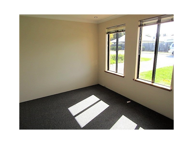 7 Brontie Avenue, Ellenbrook WA 6069