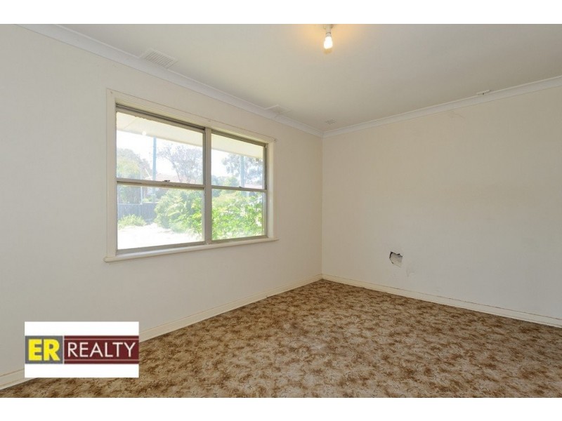 19 Clianthus Way, Koongamia WA 6056