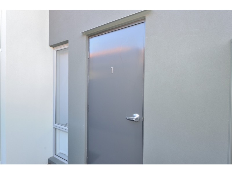 1/10 Stanley Street, Belmont WA 6104