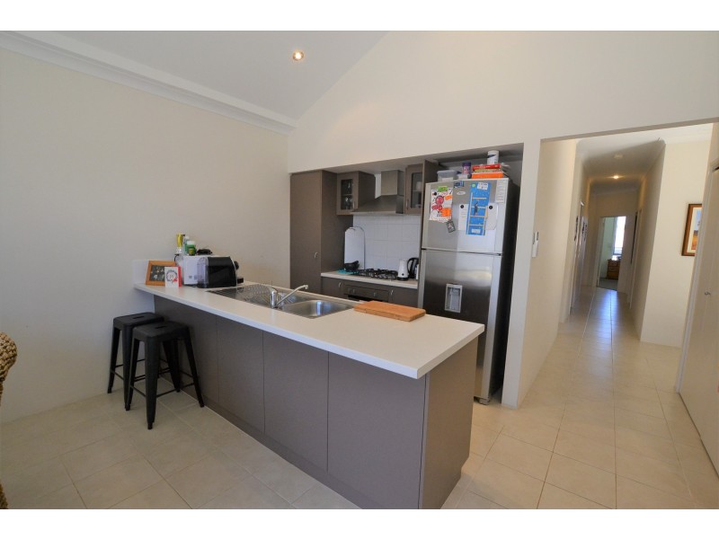 18 Flecker Promenade, Aveley WA 6069