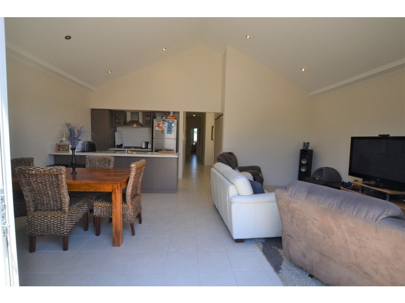 18 Flecker Promenade, Aveley WA 6069