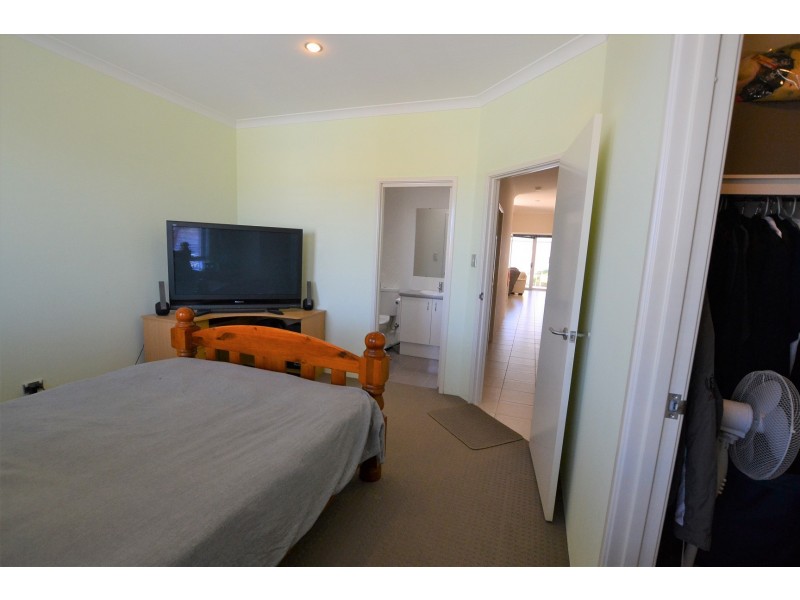 18 Flecker Promenade, Aveley WA 6069