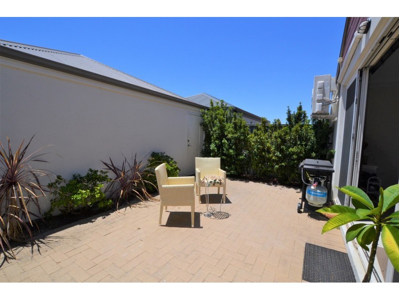 18 Flecker Promenade, Aveley WA 6069