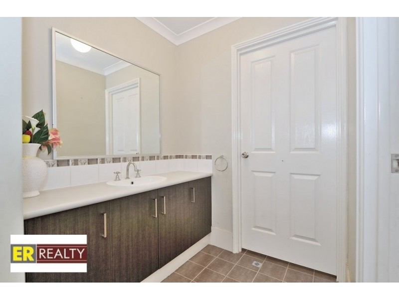 33 Rosewood Heights, Ellenbrook WA 6069