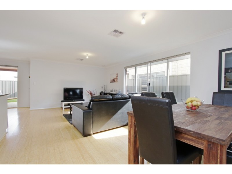 15 Donatti Retreat, Caversham WA 6055