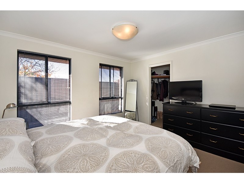 1/10 Dulegal Way, Aveley WA 6069