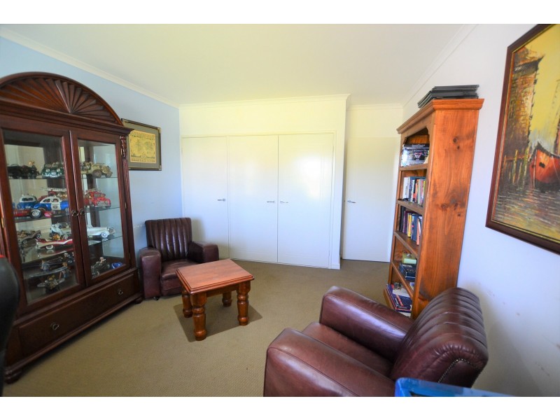 8 Kerries Link, The Vines WA 6069