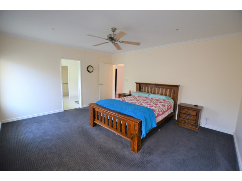 8 Kerries Link, The Vines WA 6069