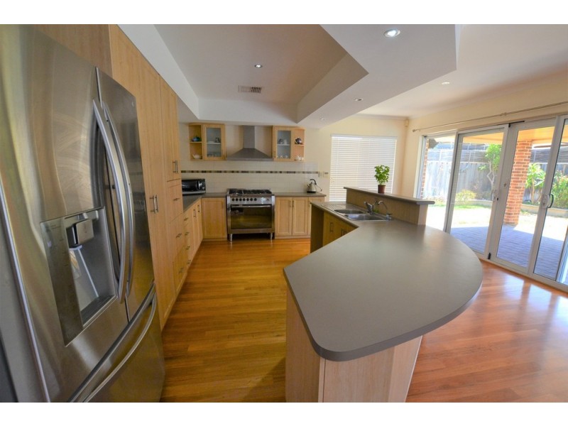 8 Kerries Link, The Vines WA 6069