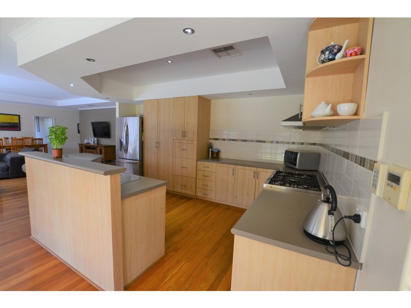 8 Kerries Link, The Vines WA 6069