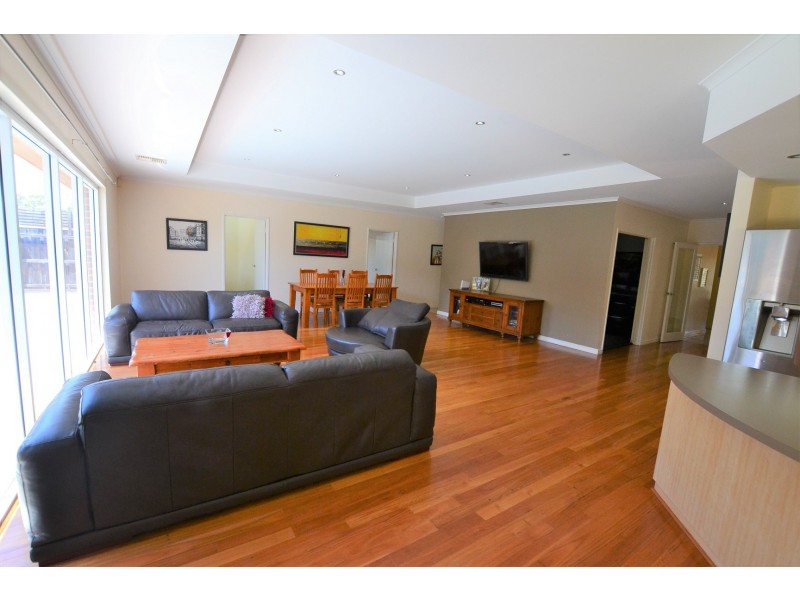 8 Kerries Link, The Vines WA 6069