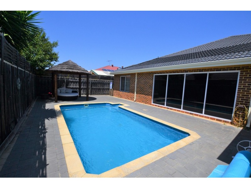 8 Kerries Link, The Vines WA 6069