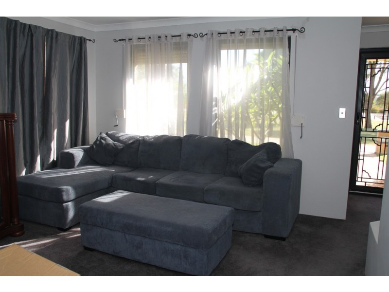 10 Toulon Lane, Ellenbrook WA 6069