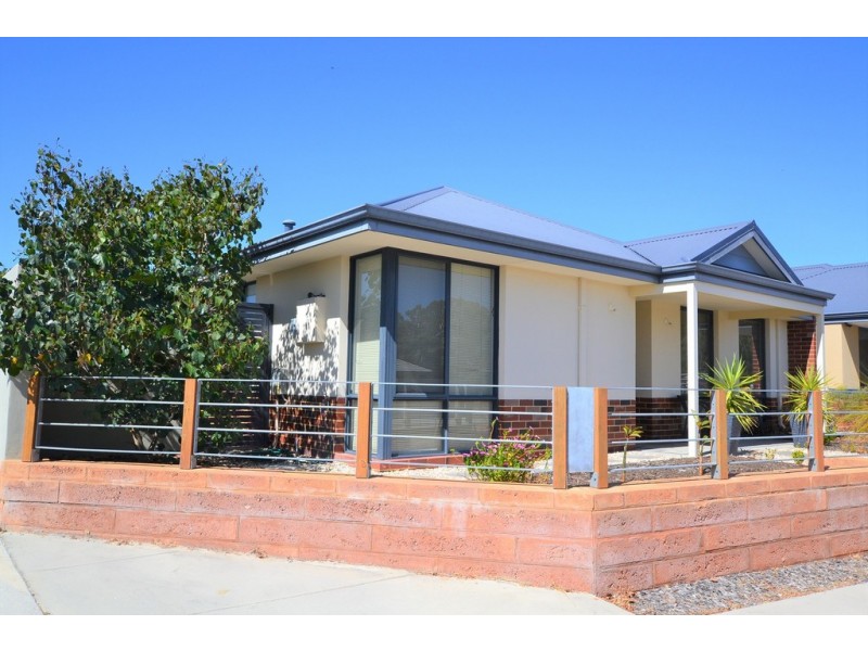 8 Midgegooroo Street, Ellenbrook WA 6069