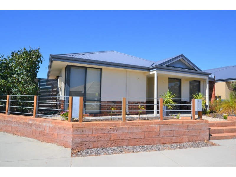 8 Midgegooroo Street, Ellenbrook WA 6069