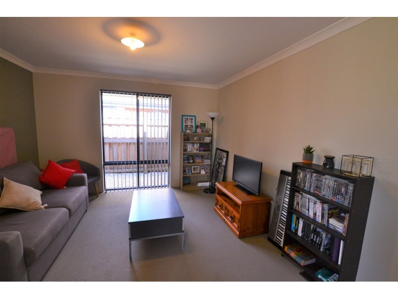 8 Midgegooroo Street, Ellenbrook WA 6069
