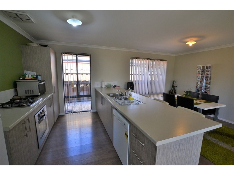 8 Midgegooroo Street, Ellenbrook WA 6069