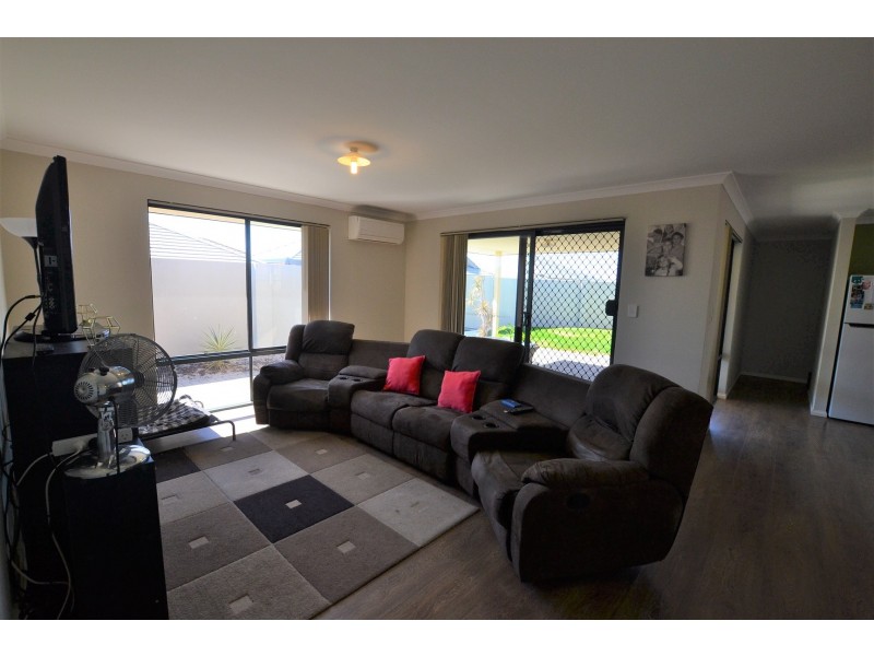 8 Midgegooroo Street, Ellenbrook WA 6069