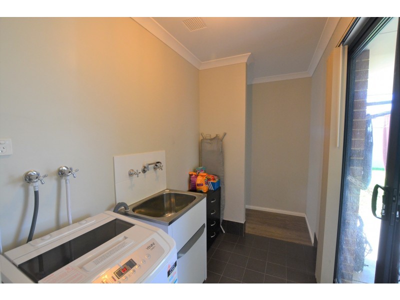 8 Midgegooroo Street, Ellenbrook WA 6069