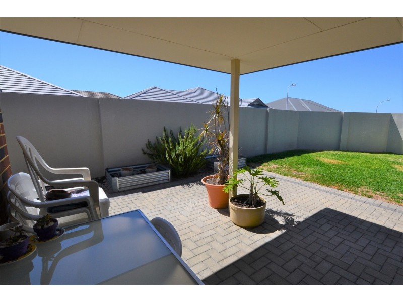 8 Midgegooroo Street, Ellenbrook WA 6069