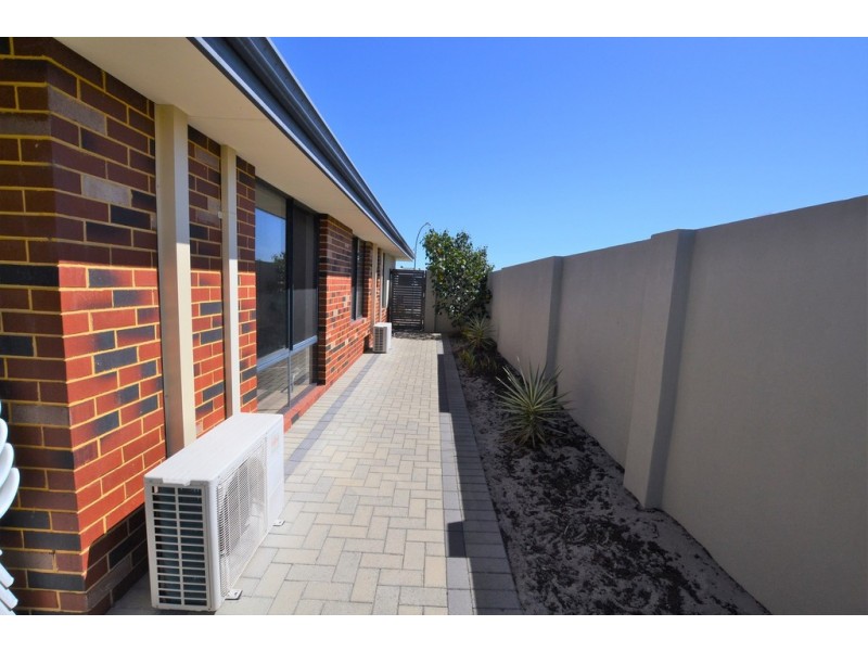 8 Midgegooroo Street, Ellenbrook WA 6069