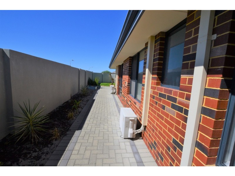 8 Midgegooroo Street, Ellenbrook WA 6069