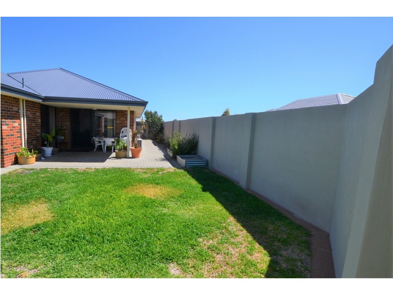 8 Midgegooroo Street, Ellenbrook WA 6069